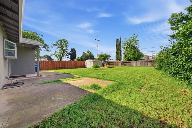Building Photo - 2612 Ribier Way
