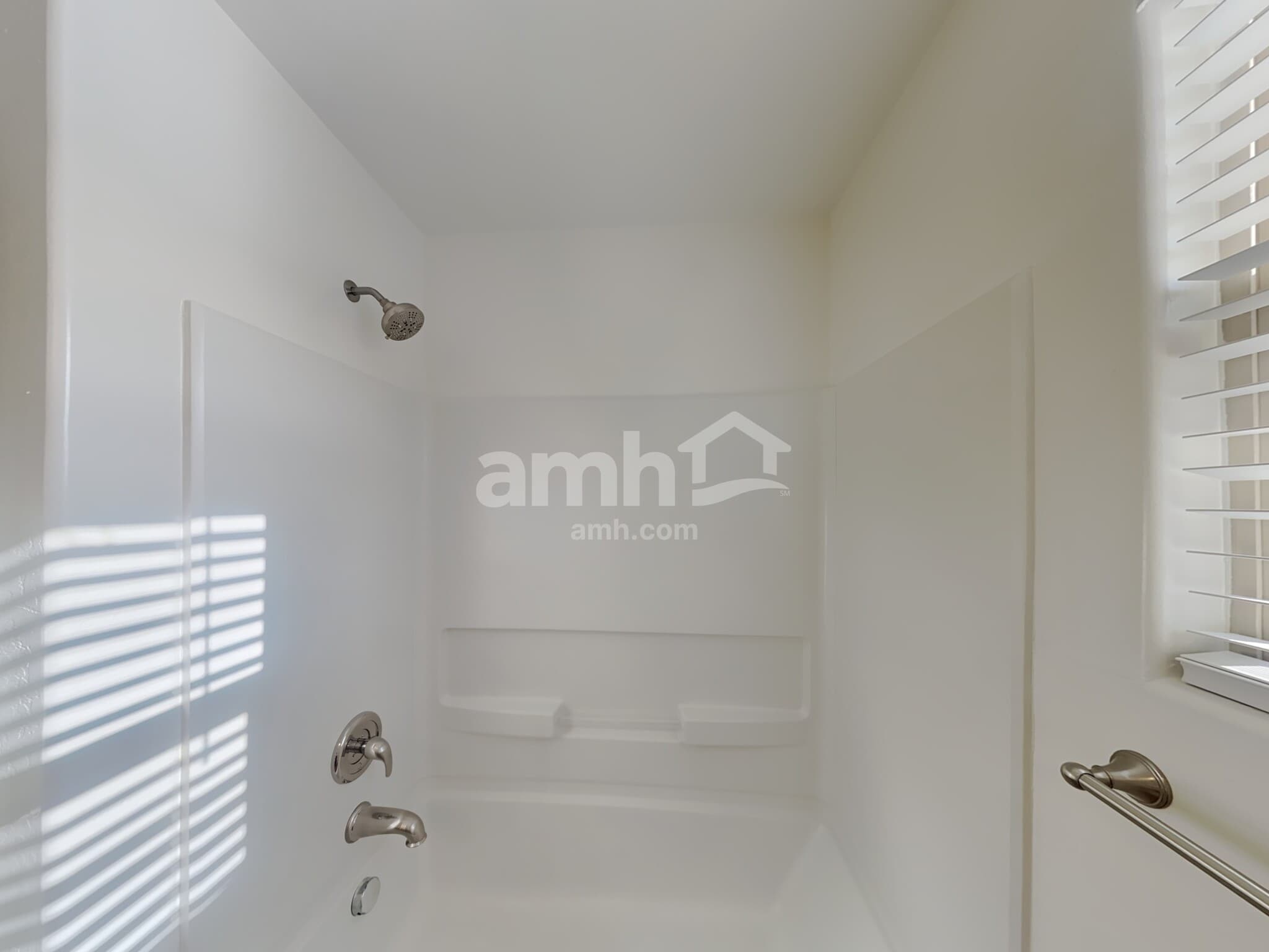 Building Photo - 2865 S Hansen Dr