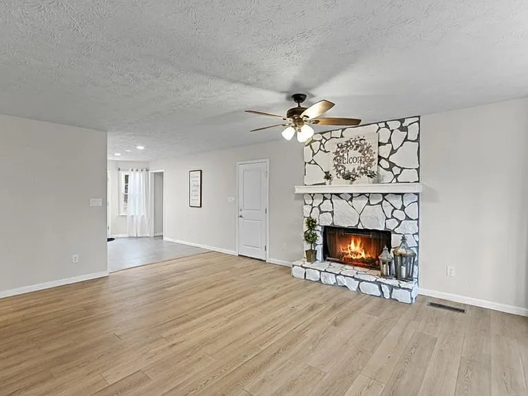 Building Photo - 1811 Chantilly Ct
