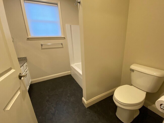 Building Photo - 251 Bayberry Cir