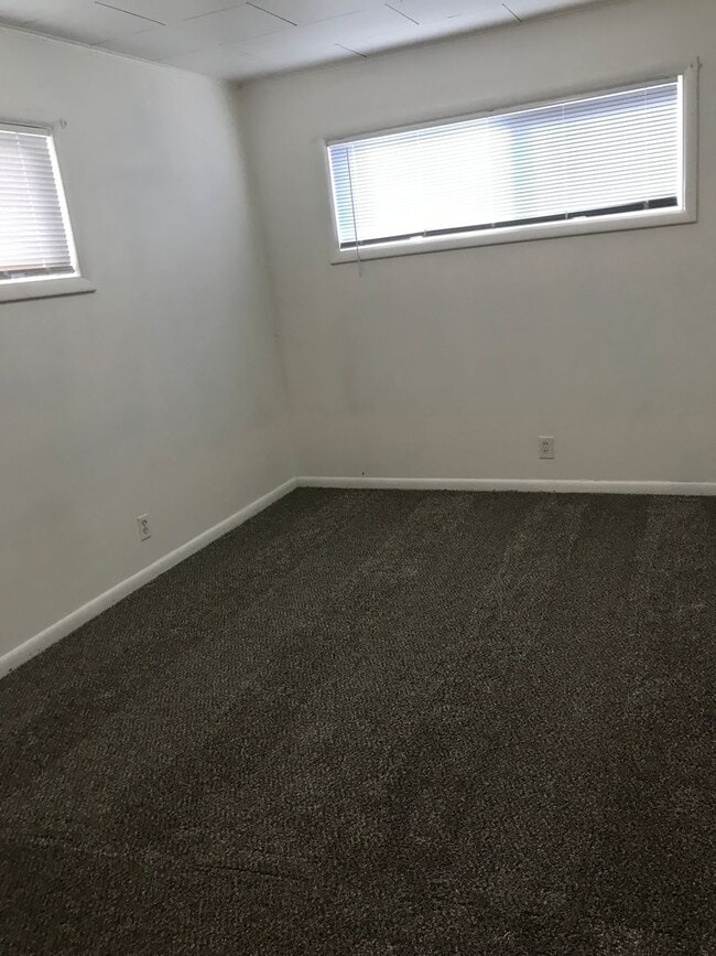 Building Photo - Very cute and centrally located 3-bedroom