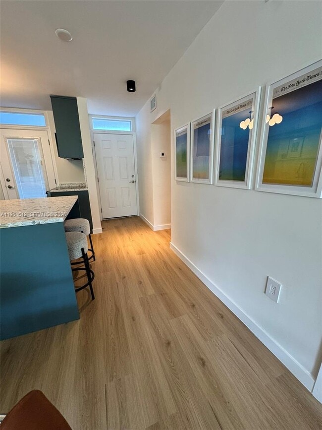 Building Photo - 1045 10th St