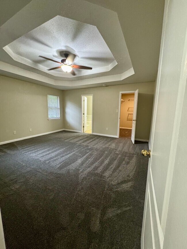 Building Photo - Your Private Retreat 3 Bedroom 2 Bath RentalAwaits!