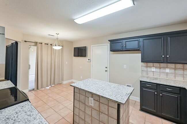 Building Photo - Dallas Split Bedroom