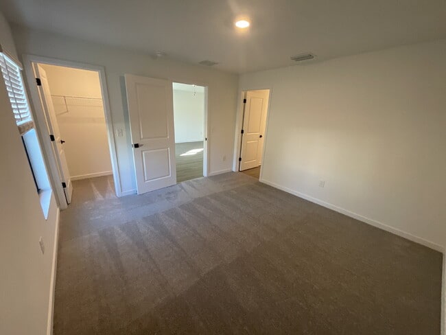 Building Photo - 1270 Ahoy Ave