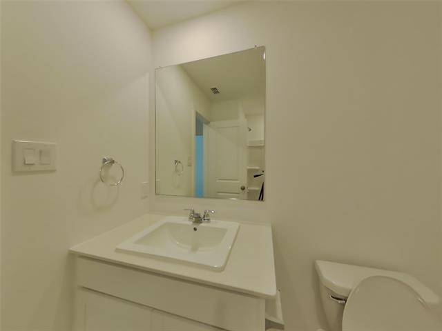 Building Photo - 1616 Parlier St