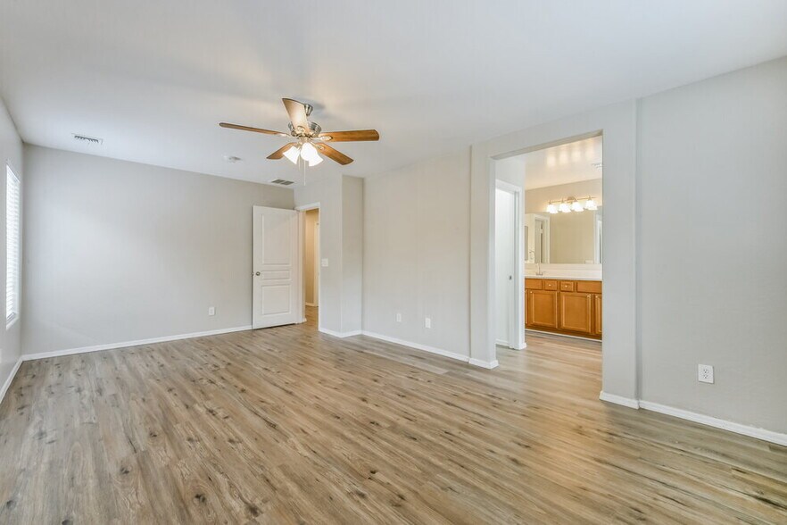 Building Photo - 3884 E Santa Fe Ln