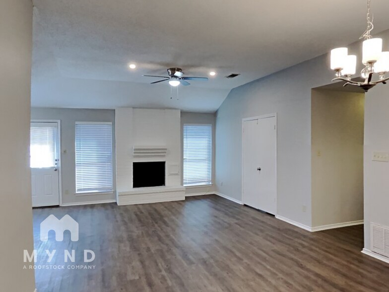 Building Photo - 4903 Pecan Estates