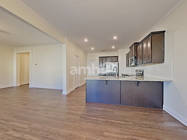 Building Photo - 576 Woodall Rd