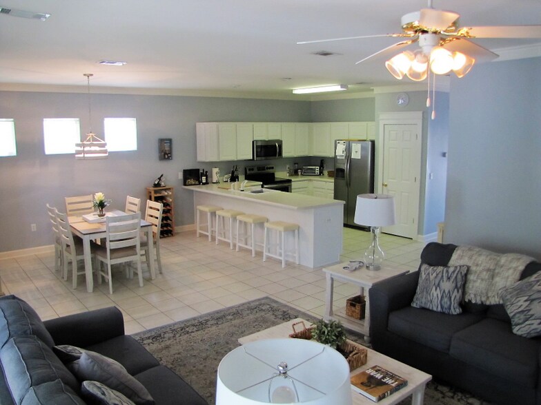 Building Photo - 350 Tradewinds Dr