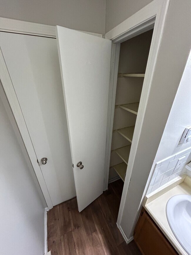 Building Photo - Spacious 2-Bedroom Living in a Quiet Commu...