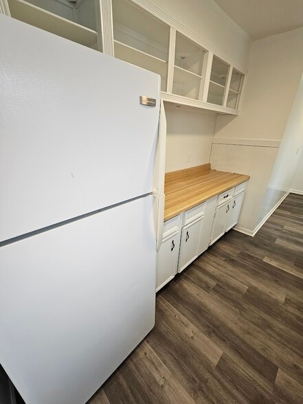 Building Photo - 9137 Hibben Ave