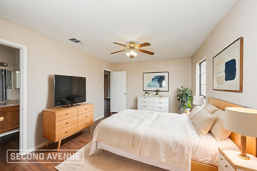 Building Photo - 9124 Pinehaven Dr