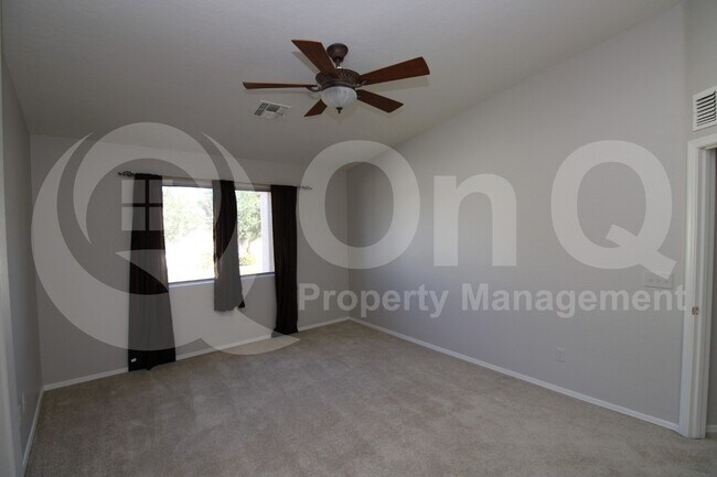 Building Photo - 30731 N Sunray Dr