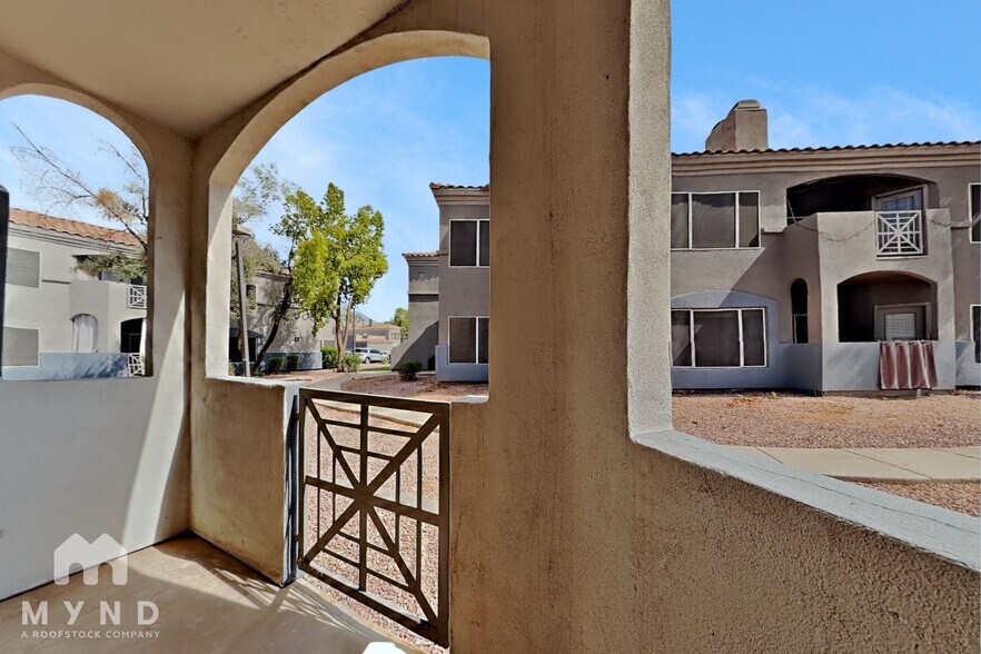 Building Photo - 600 W Grove Pkwy