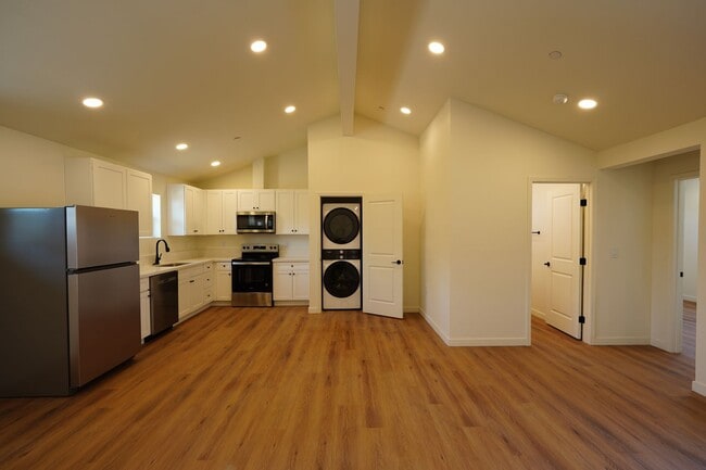 Building Photo - 4805 Charlotte Way