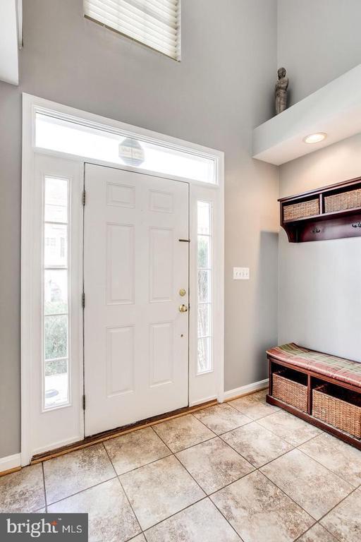 Building Photo - 25242 Dunvegan Square