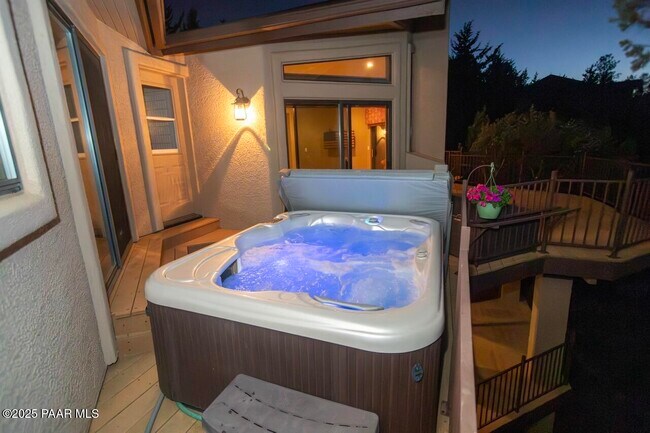 Building Photo - 270 Long