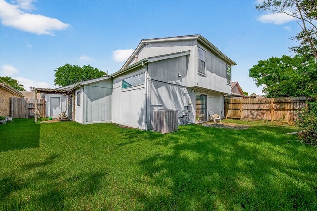 Building Photo - 2818 Crest Park Dr