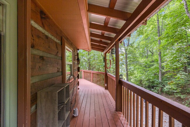 Building Photo - 202 Blue Grass Rd