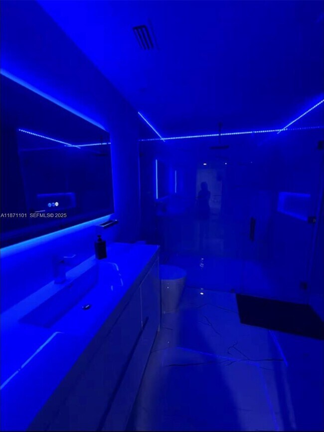 Building Photo - 6201 SW 107th Ave