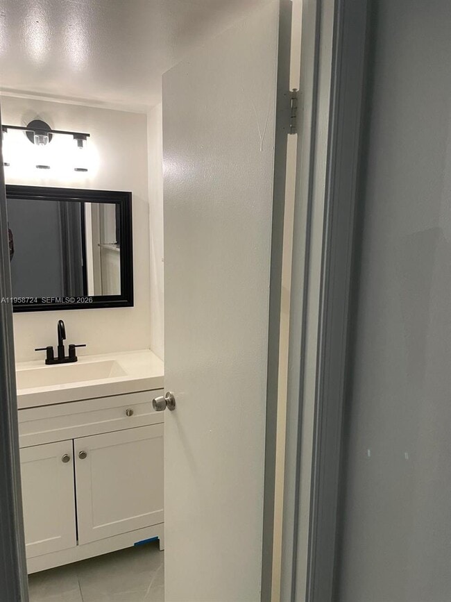 Building Photo - 1455 Holly Heights Dr