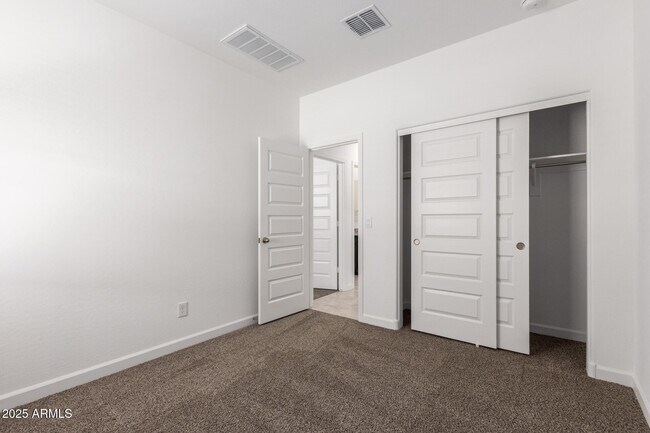 Building Photo - 5617 E Axle Ave