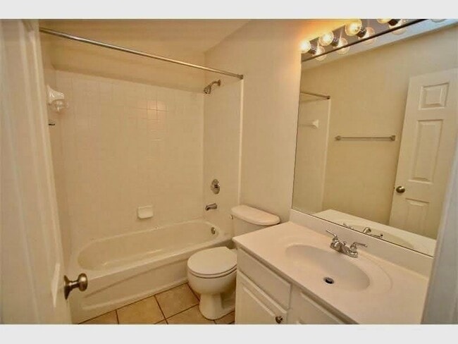 Building Photo - 9020 Friarbridge Dr