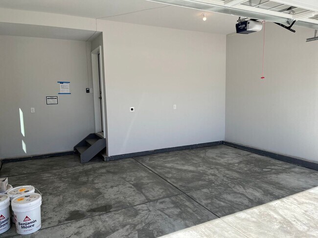 Building Photo - Beautiful Modern 4 Bedroom Home in Superior