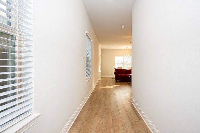 Building Photo - 409 Aurora Creek Ln