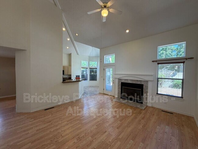 Building Photo - 6517 Glen Oak NE