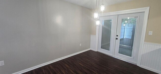 Building Photo - 4050 SE 22nd Ave