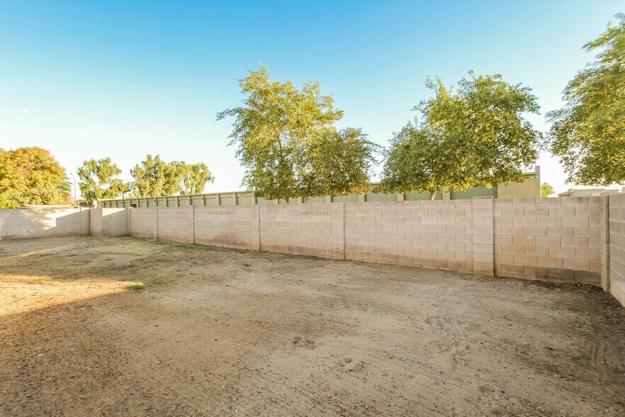 Building Photo - 717 E Calle Chulo Rd