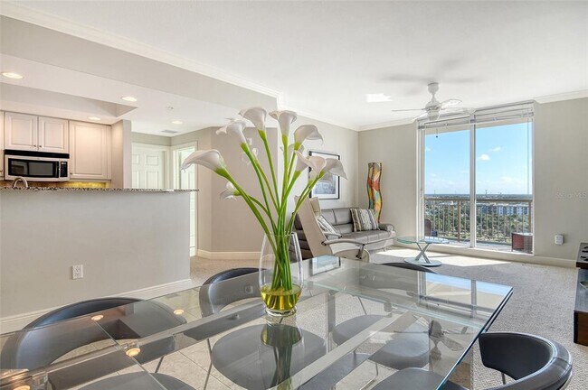 Building Photo - 800 N Tamiami Trl