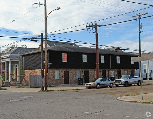 Primary Photo - 1800 Polymnia St
