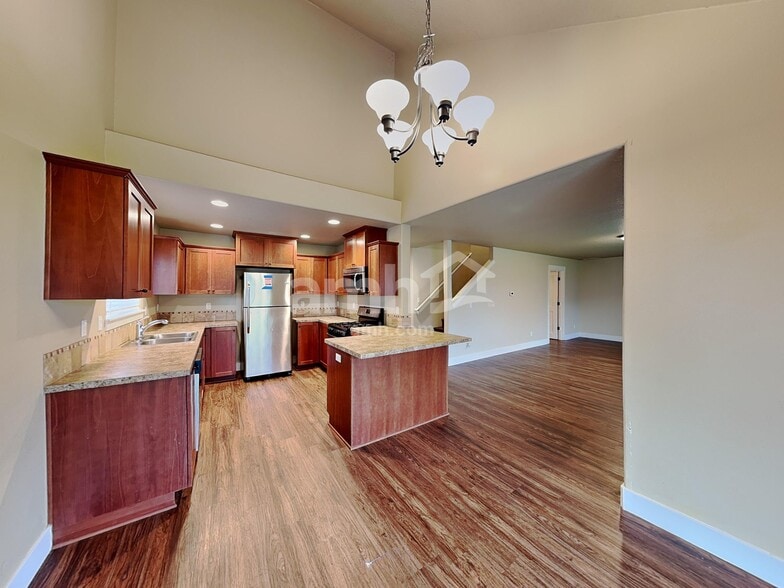 Building Photo - 458 Tulip Ave