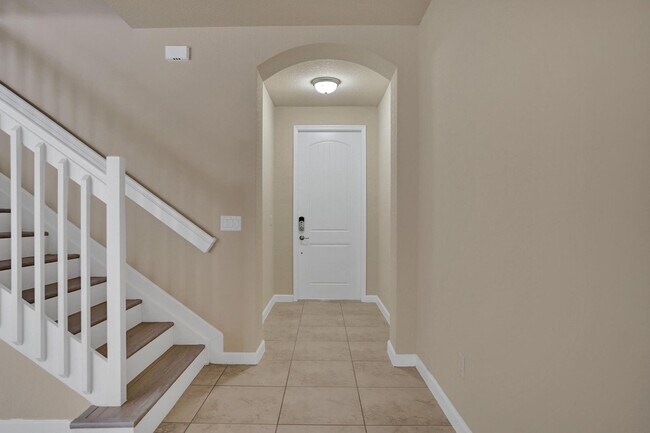 Building Photo - Gorgeous Townhome in Parkland