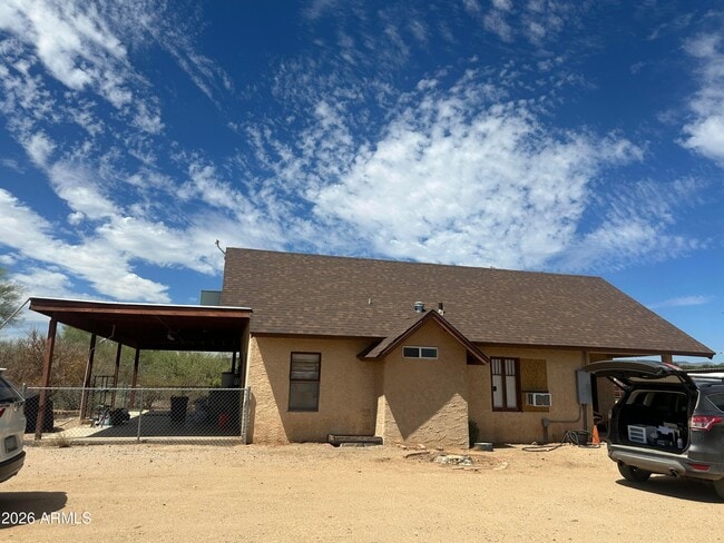 Building Photo - 1328 E Maddock Rd