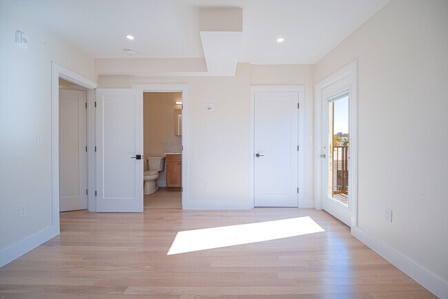 Building Photo - 59 Gove St
