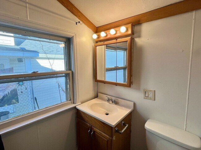 Building Photo - 2 Bed 1 Bath Single Family Home in Rhinelander