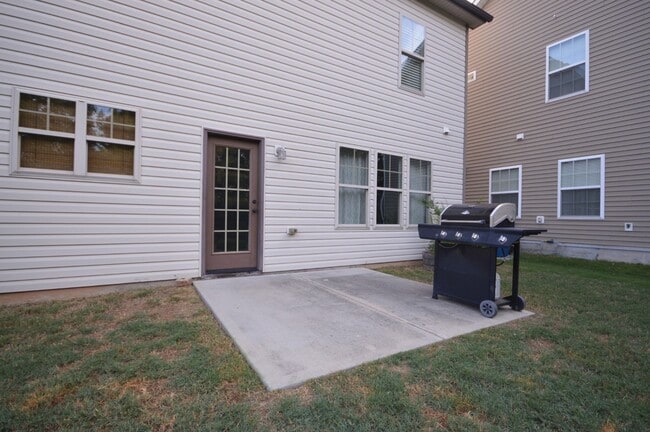 Building Photo - 204 Station Dr