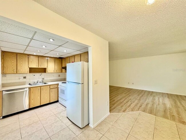Building Photo - 11703 Raintree Village Blvd