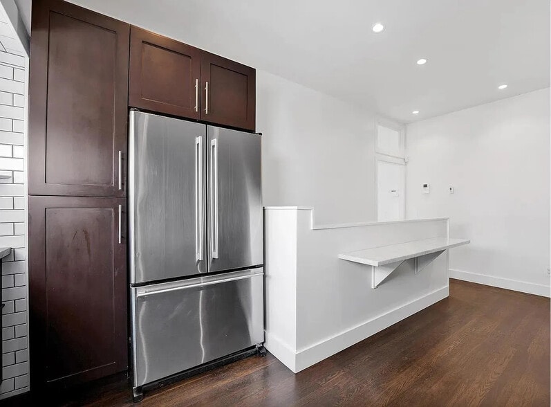 Area for stools - 1350 Dolores St