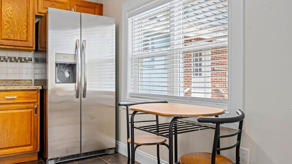 Building Photo - 124 W Heather Rd