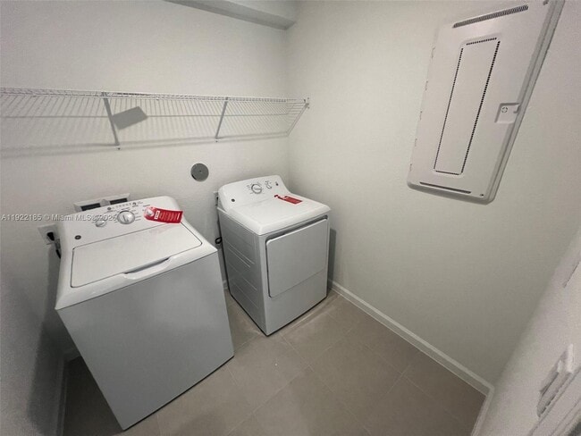 Building Photo - 5885 Sweetwood Dr