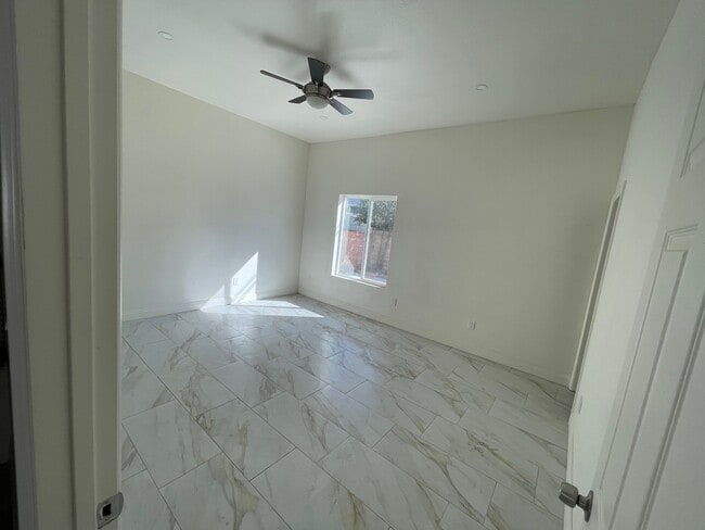 Building Photo - 11954 Redbank St