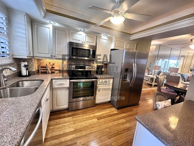 Building Photo - 2121 Collier Ave