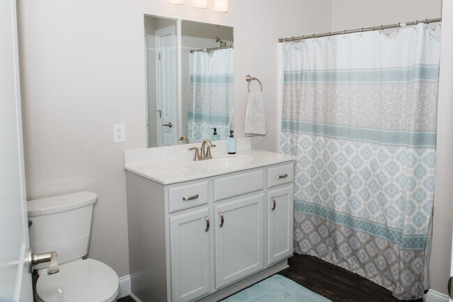 Building Photo - Fox Ridge Crossing 3