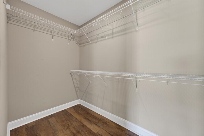 Building Photo - Pet Friendly Three Bedroom!