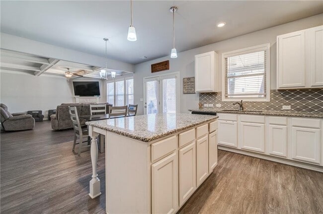 Building Photo - 7661 Silk Tree Pointe